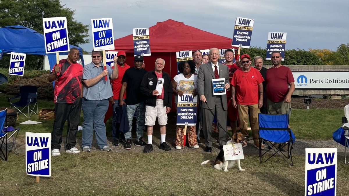Congressman Foster with UAW workers on strike