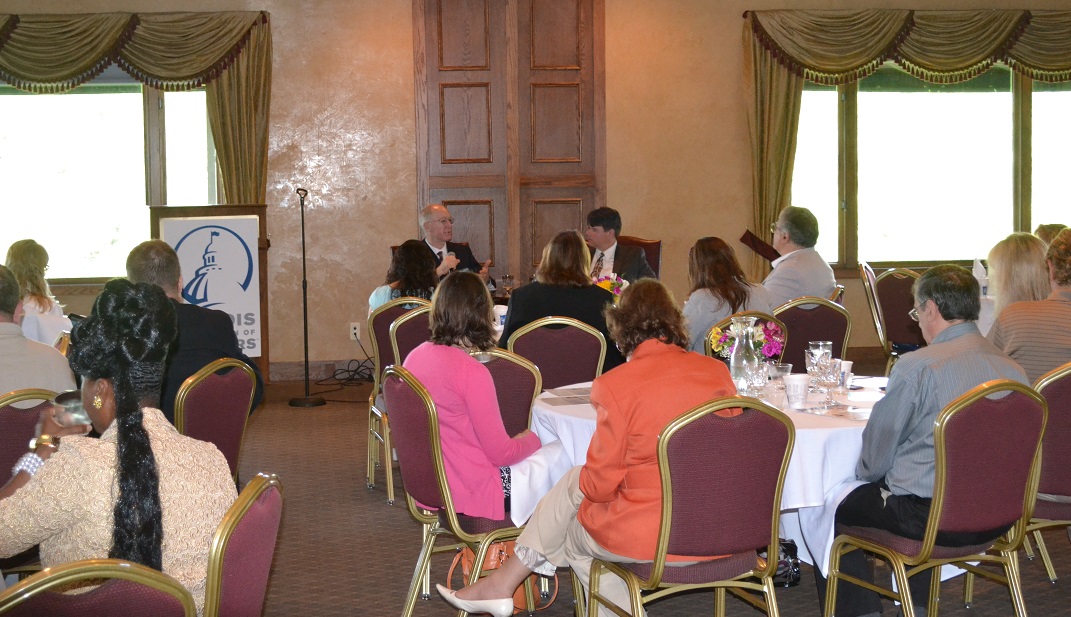 Foster talks with Illinois realtors 