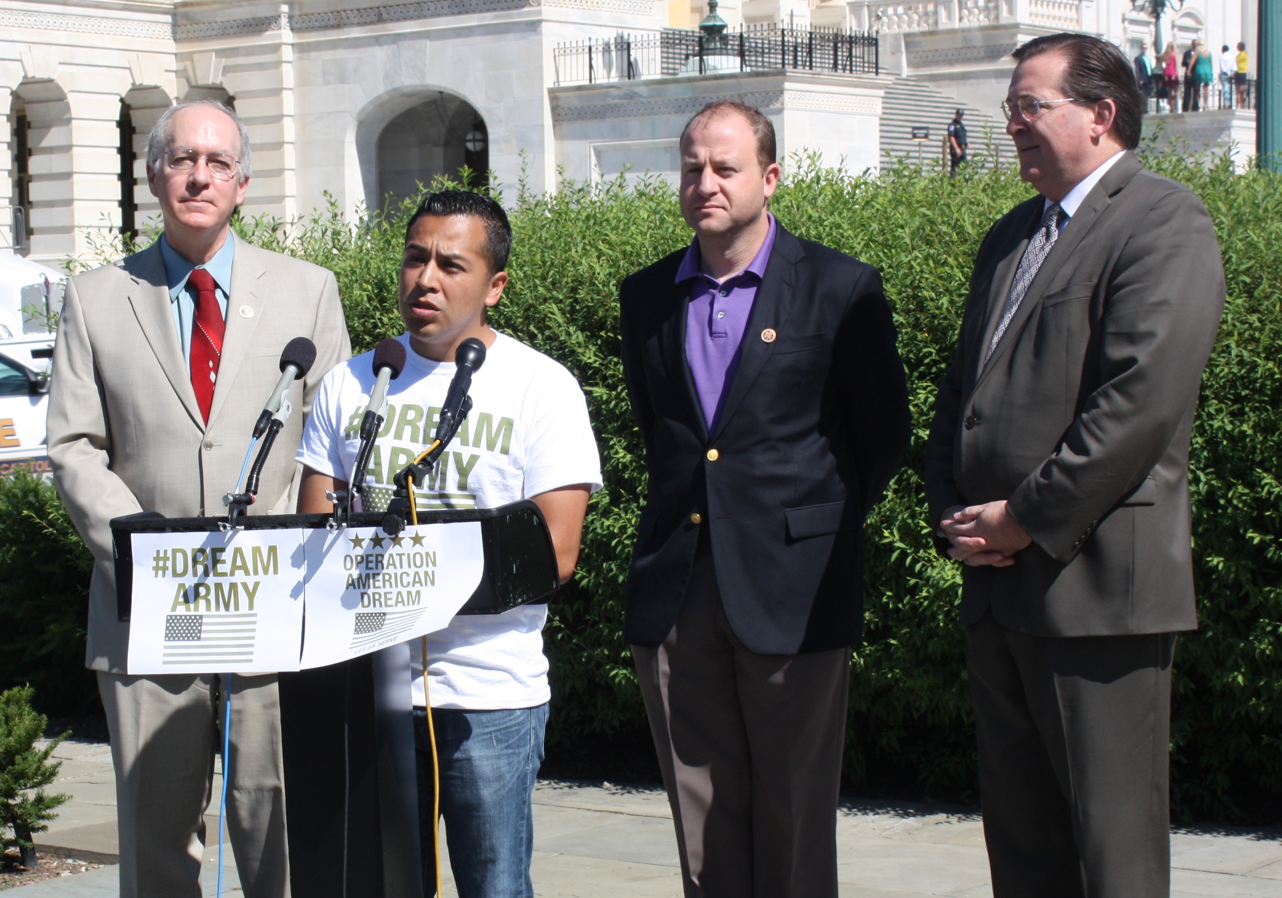 congressman Bill Foster introduces House resolution urging the DOD to allow DREAMers to serve in the militray