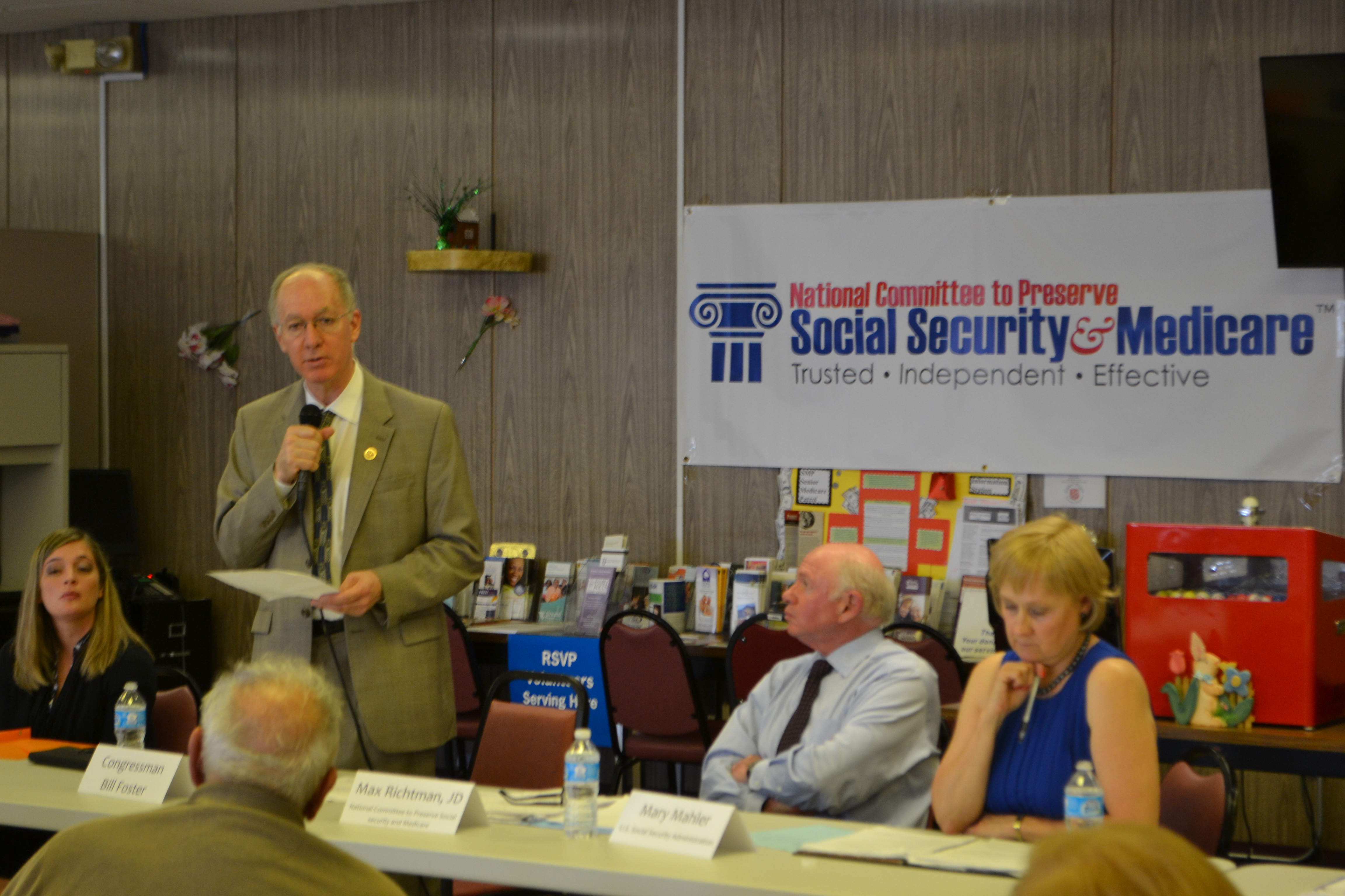 Foster discusses Medicare with seniors in Aurora